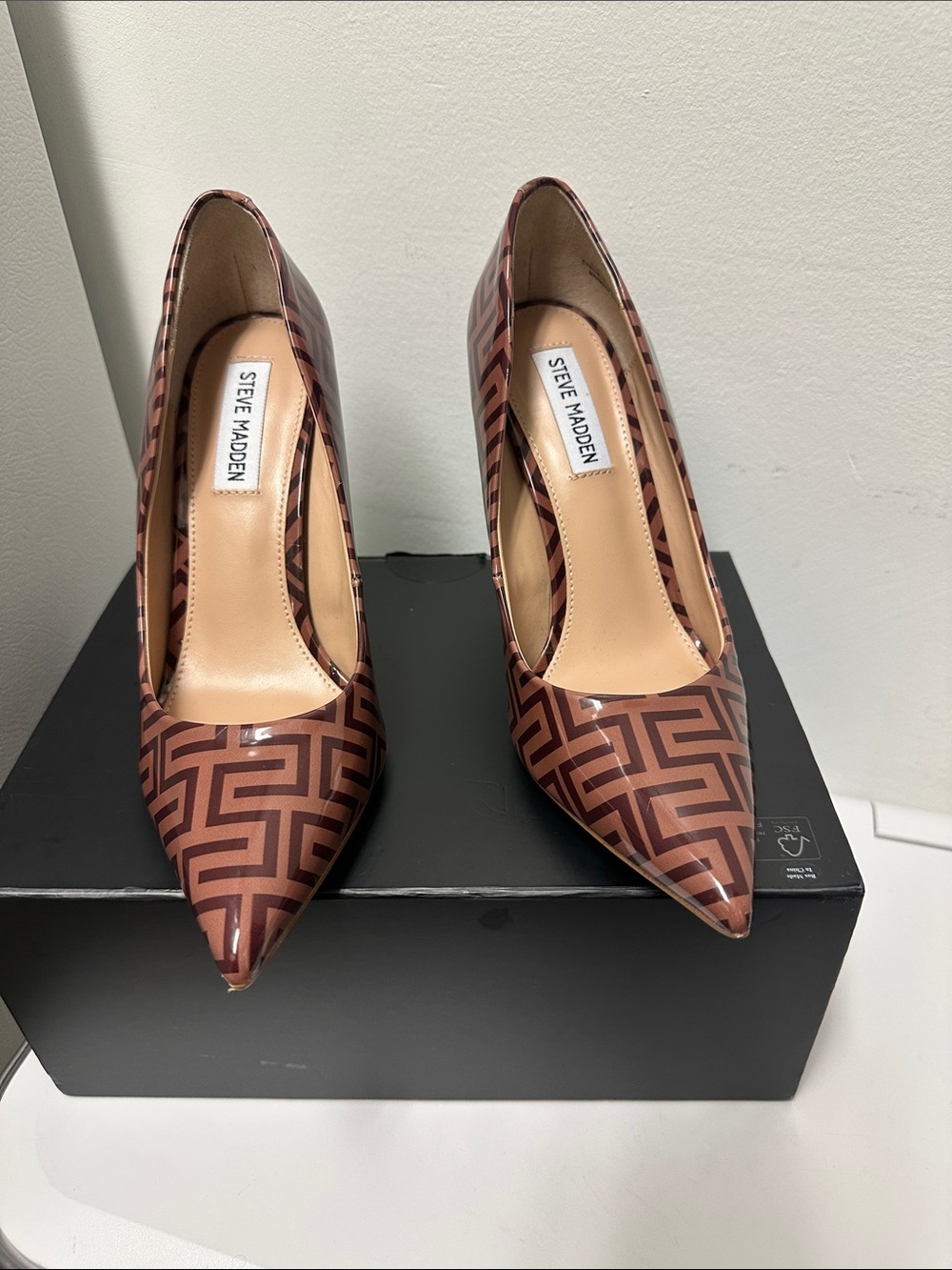 Steve Madden Brown Geometric Pointed Toe Heels, So classy (size: 8 ) - Picture 3 of 9